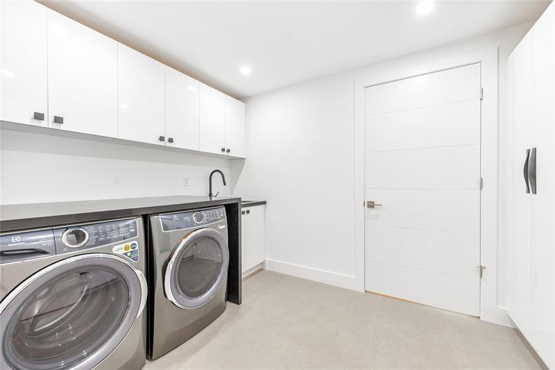 Image 40 of 43 For 15901 54 Place