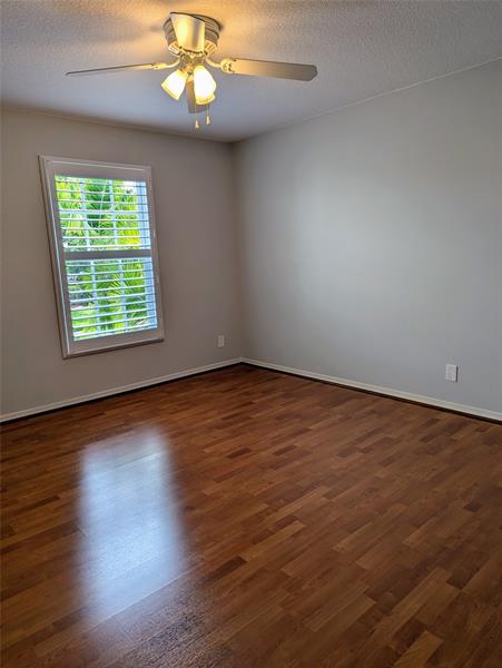 Image 21 of 55 For 10155 Grove Ln