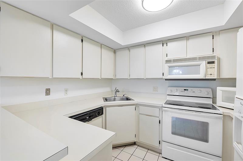 Image 11 of 36 For 4260 Village Dr  C