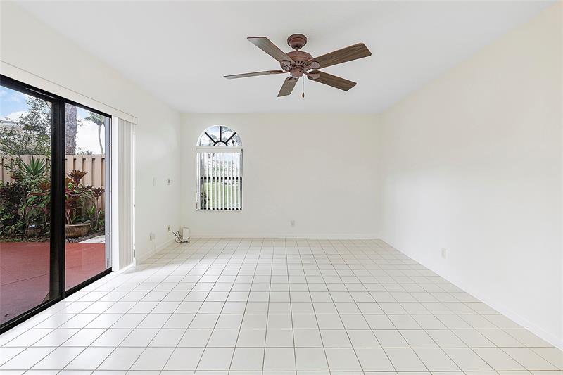 Image 17 of 36 For 4260 Village Dr  C