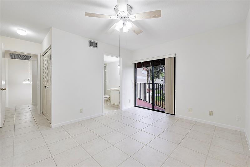 Image 20 of 36 For 4260 Village Dr  C