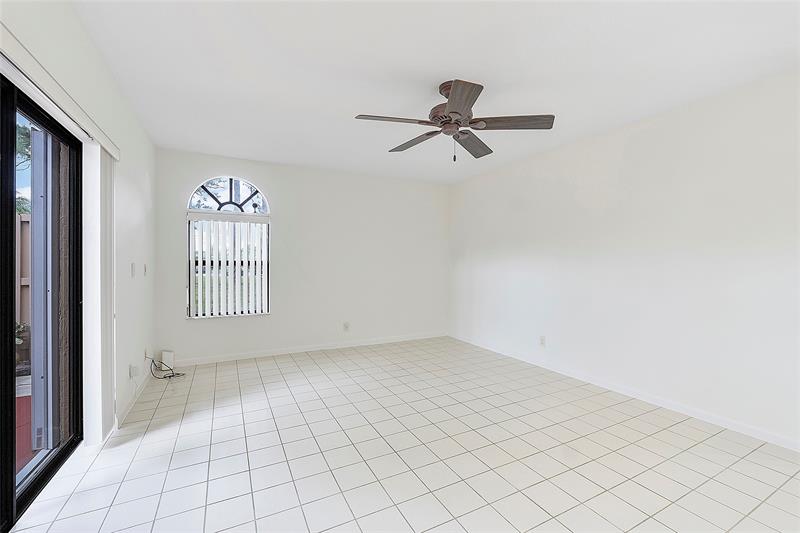Image 21 of 36 For 4260 Village Dr  C
