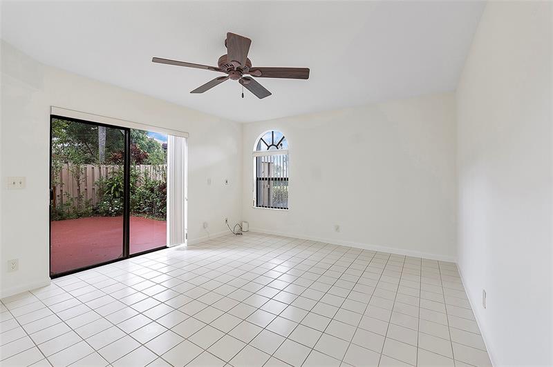 Image 22 of 36 For 4260 Village Dr  C