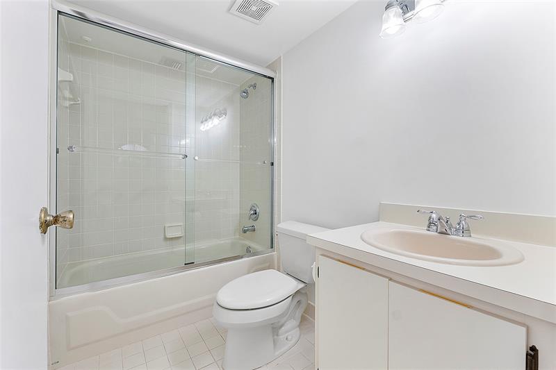 Image 31 of 36 For 4260 Village Dr  C