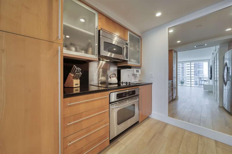 Image 14 of 22 For 6365 Collins Avenue  2406