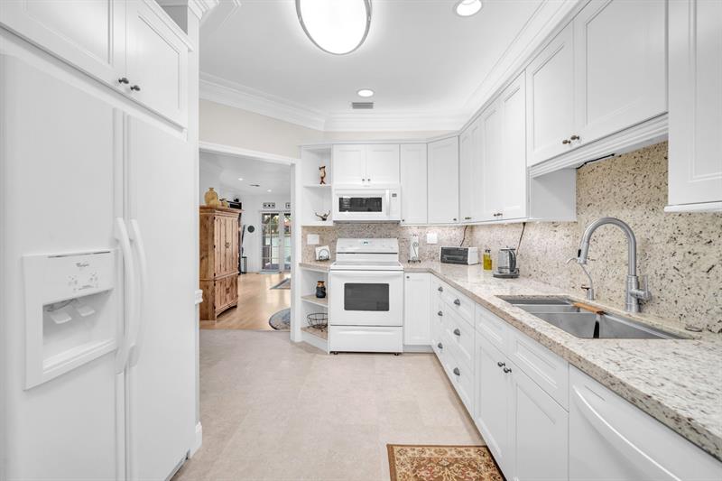 Image 21 of 44 For 745 195th St