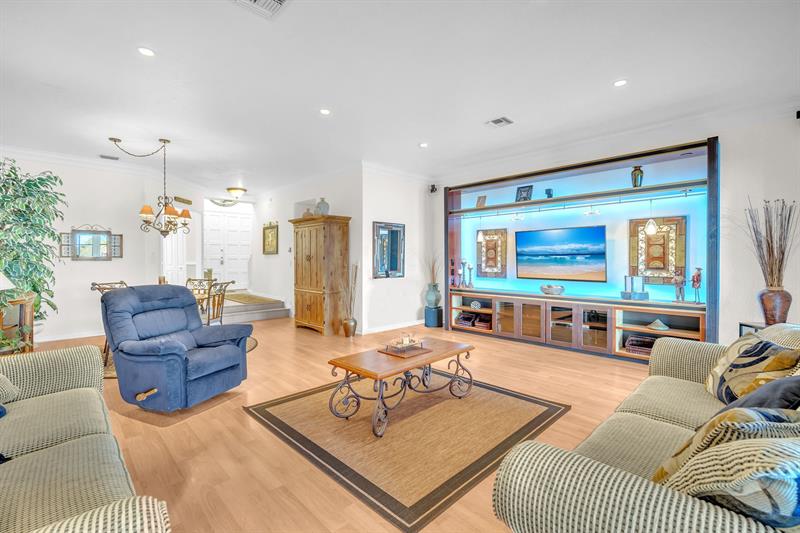 Image 9 of 44 For 745 195th St