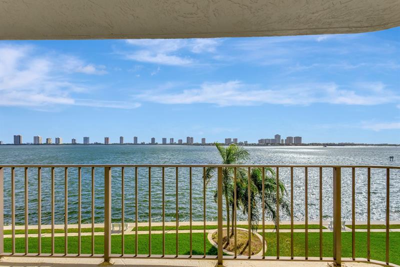 Image 10 of 39 For 801 Lake Shore Dr  403