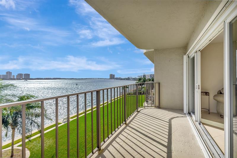 Image 11 of 39 For 801 Lake Shore Dr  403