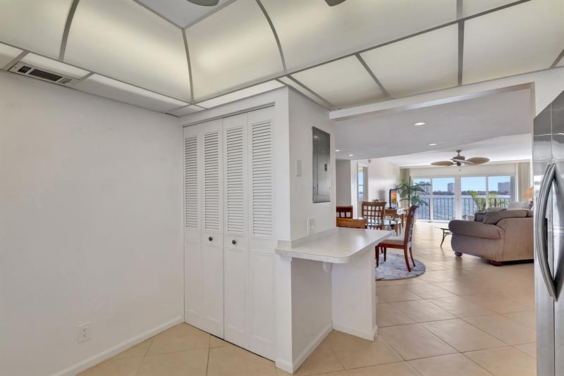 Image 15 of 39 For 801 Lake Shore Dr  403