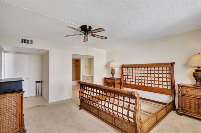 Image 16 of 39 For 801 Lake Shore Dr  403