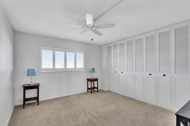 Image 23 of 39 For 801 Lake Shore Dr  403