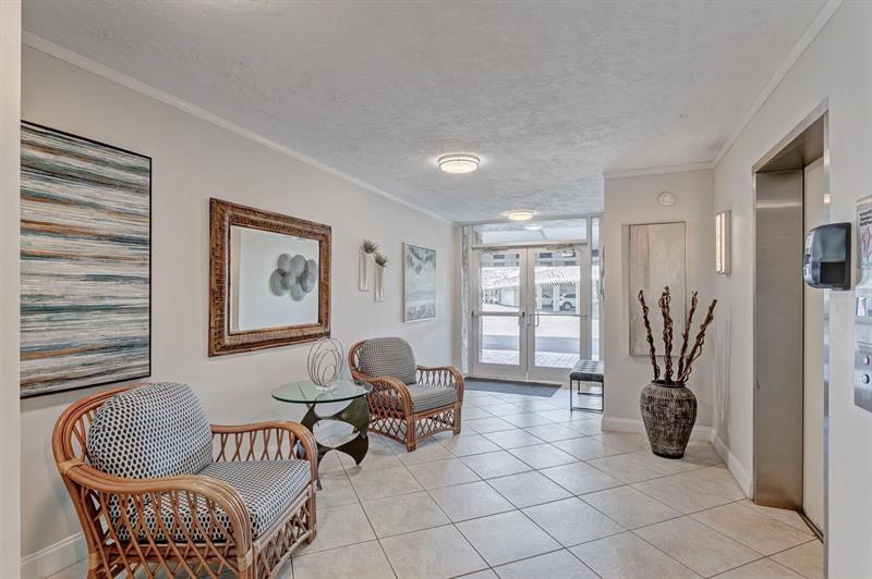 Image 27 of 39 For 801 Lake Shore Dr  403