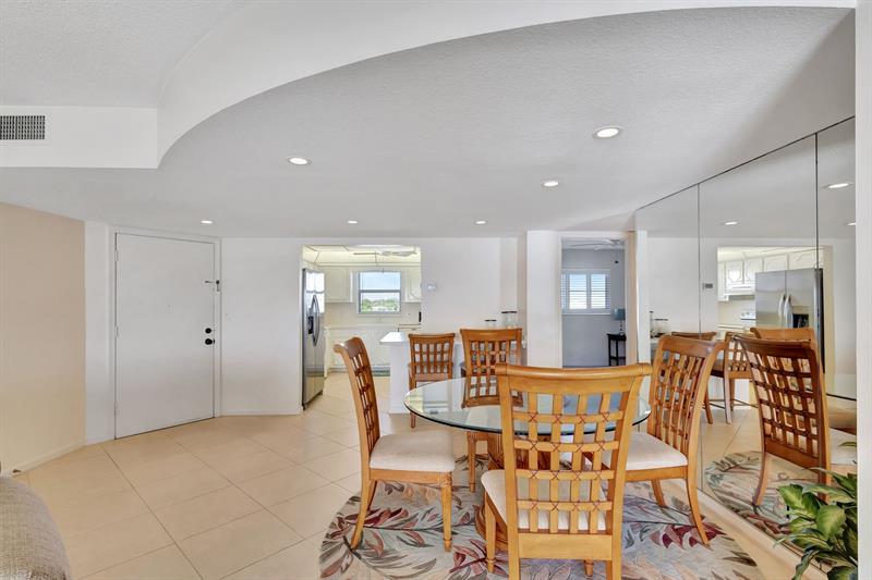 Image 3 of 39 For 801 Lake Shore Dr  403