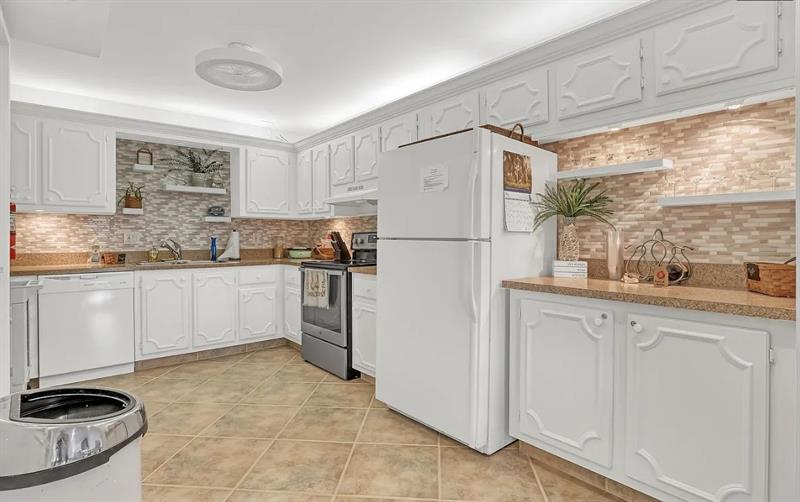 Image 38 of 39 For 801 Lake Shore Dr  403