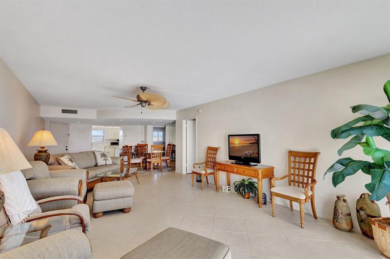 Image 7 of 39 For 801 Lake Shore Dr  403