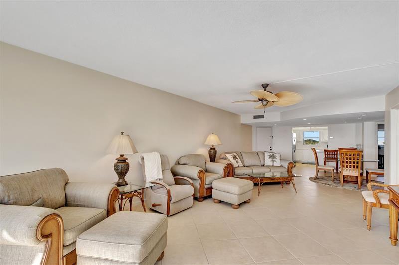 Image 8 of 39 For 801 Lake Shore Dr  403