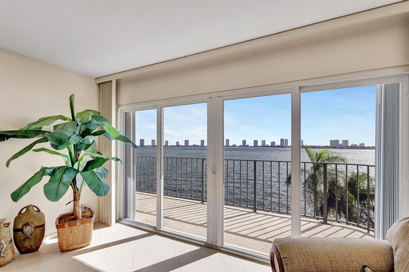 Image 9 of 39 For 801 Lake Shore Dr  403