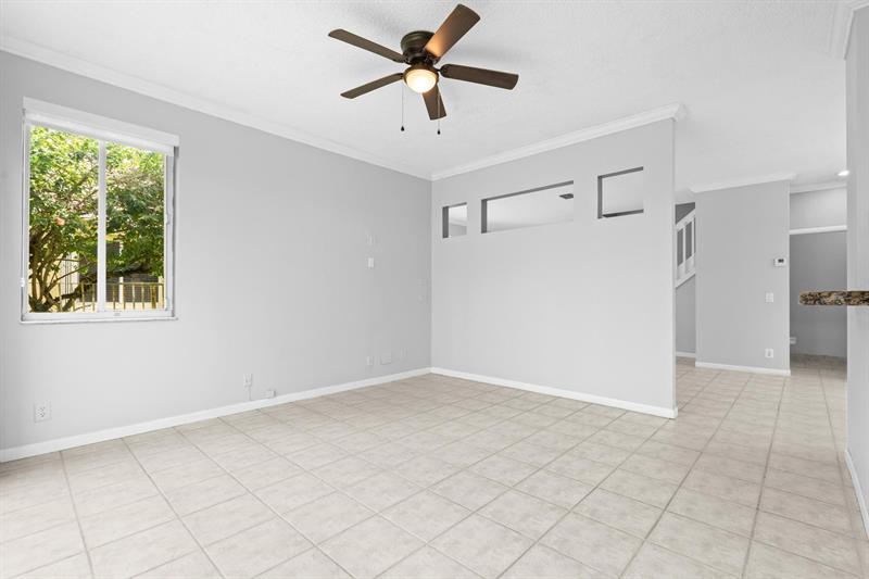 Image 16 of 61 For 4319 Greenbriar Ln