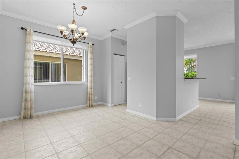 Image 17 of 61 For 4319 Greenbriar Ln