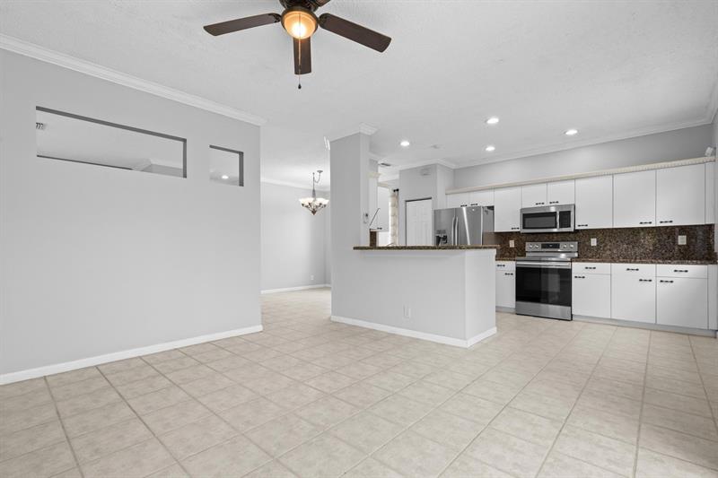 Image 18 of 61 For 4319 Greenbriar Ln