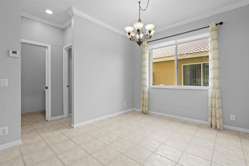 Image 19 of 61 For 4319 Greenbriar Ln