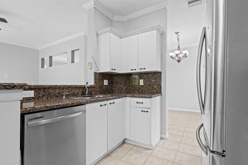 Image 22 of 61 For 4319 Greenbriar Ln