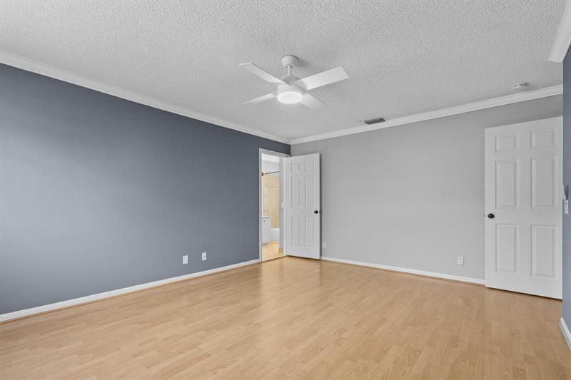 Image 25 of 61 For 4319 Greenbriar Ln