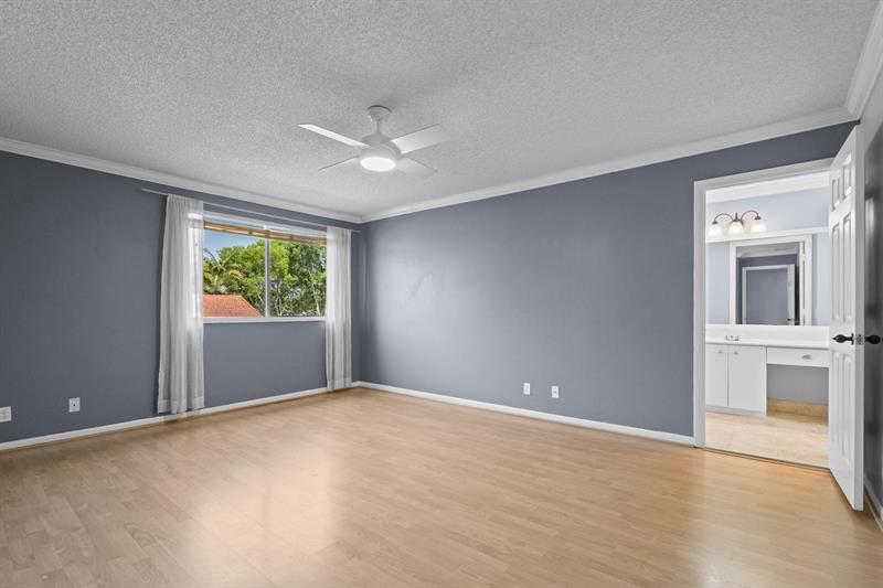 Image 26 of 61 For 4319 Greenbriar Ln