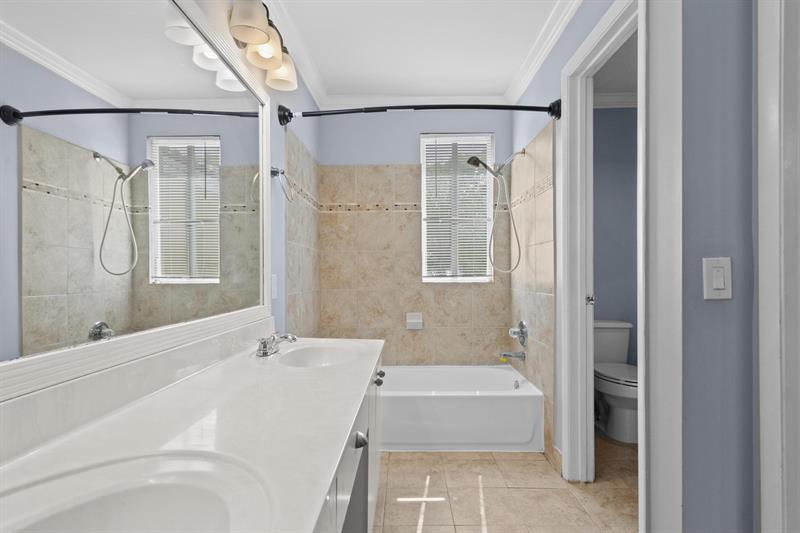 Image 28 of 61 For 4319 Greenbriar Ln