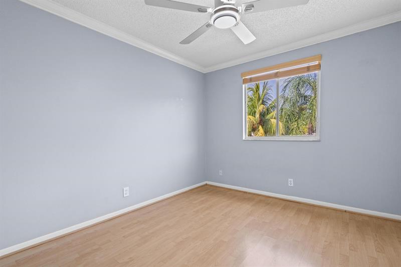 Image 30 of 61 For 4319 Greenbriar Ln