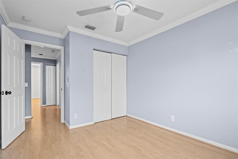 Image 33 of 61 For 4319 Greenbriar Ln
