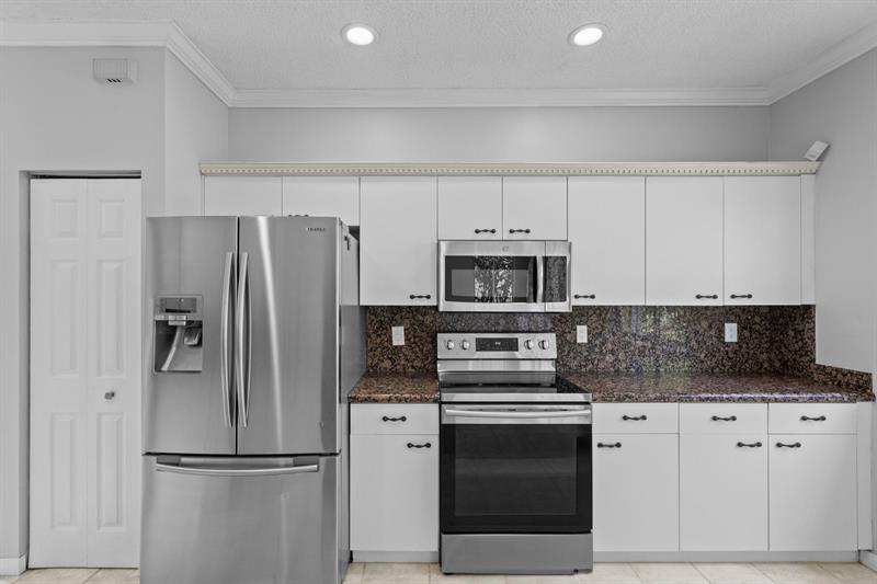 Image 4 of 61 For 4319 Greenbriar Ln