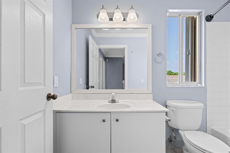 Image 40 of 61 For 4319 Greenbriar Ln
