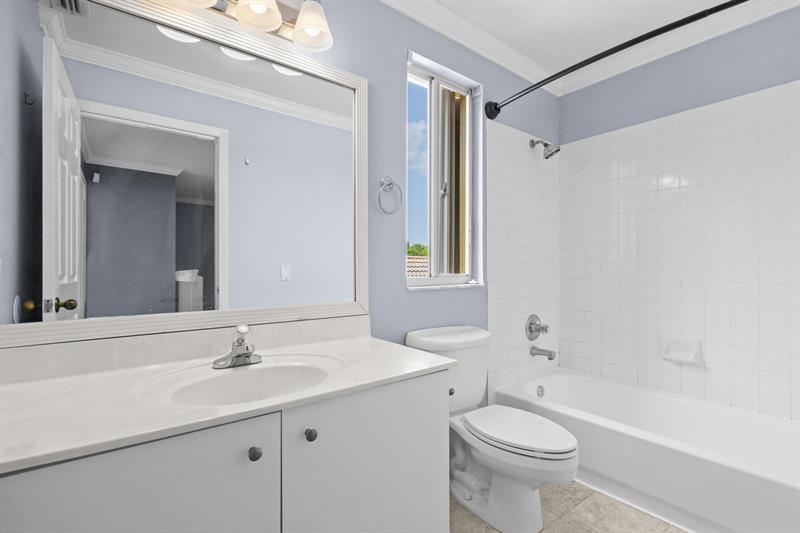 Image 41 of 61 For 4319 Greenbriar Ln