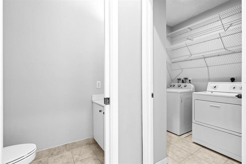 Image 43 of 61 For 4319 Greenbriar Ln