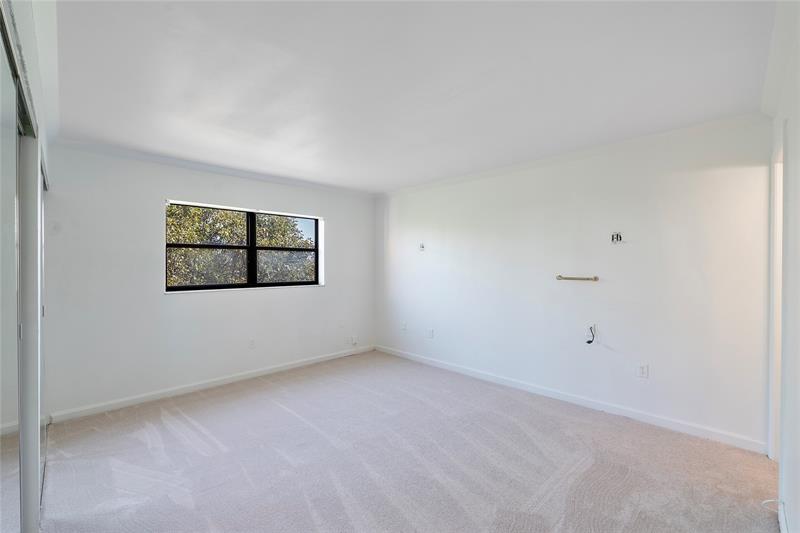 Image 12 of 41 For 701 19th St  512
