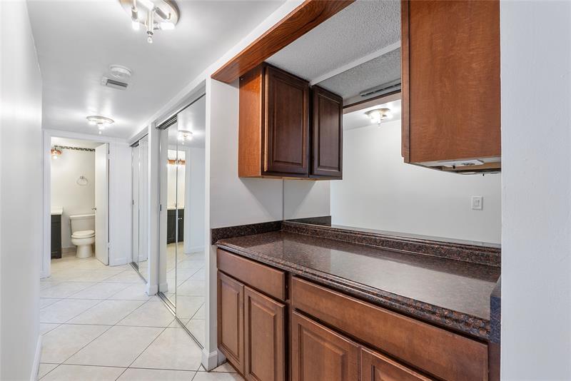 Image 19 of 41 For 701 19th St  512