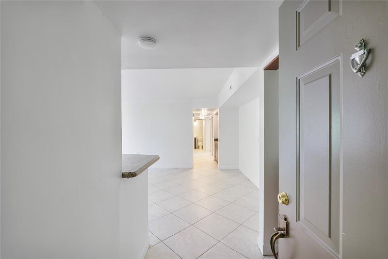 Image 20 of 41 For 701 19th St  512