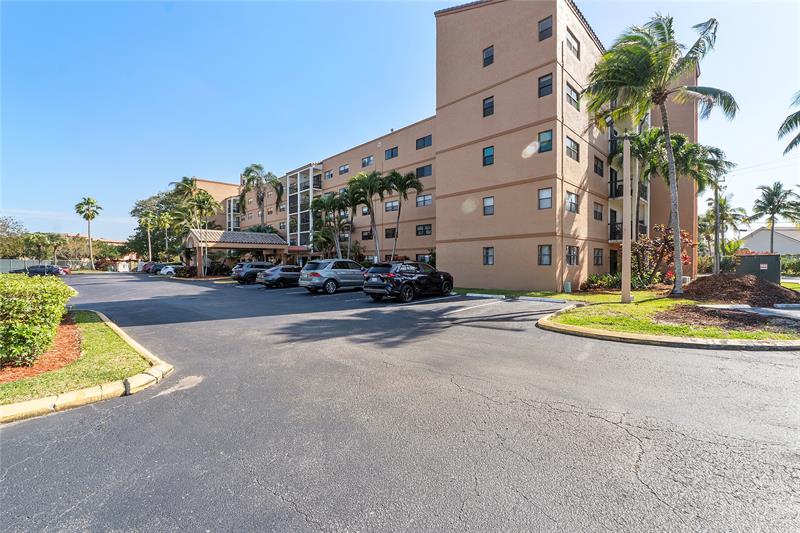 Image 25 of 41 For 701 19th St  512