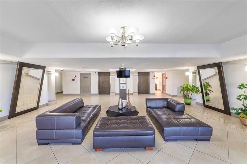 Image 29 of 41 For 701 19th St  512