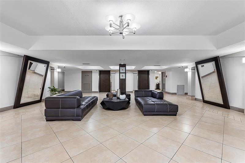 Image 30 of 41 For 701 19th St  512