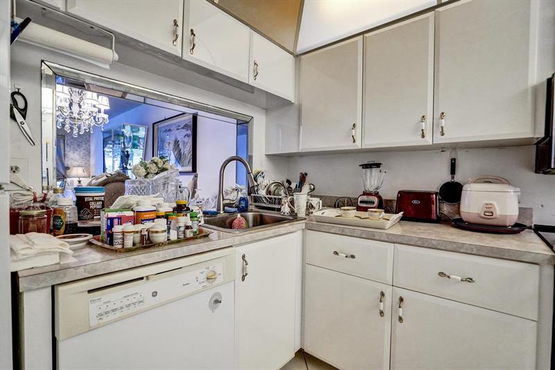 Image 6 of 43 For 9340 Lagoon Pl  209