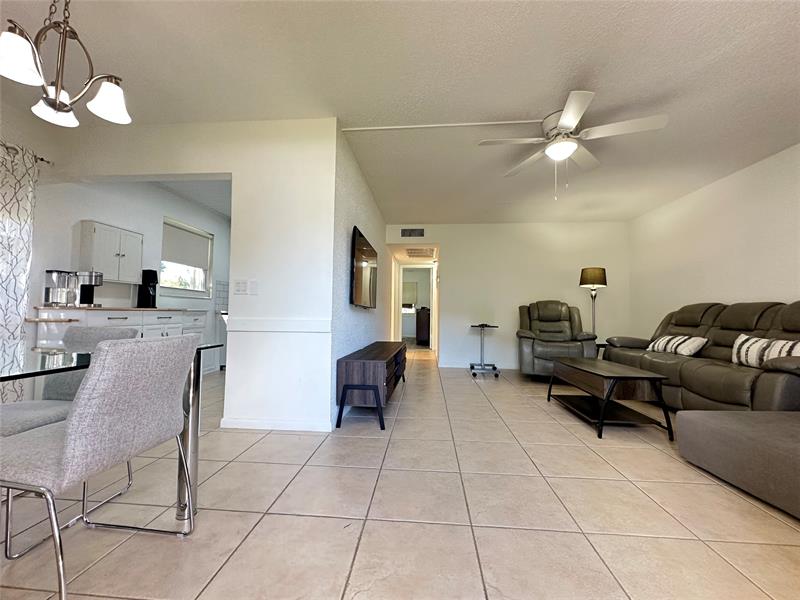 Image 3 of 80 For 85 Ventnor E  85