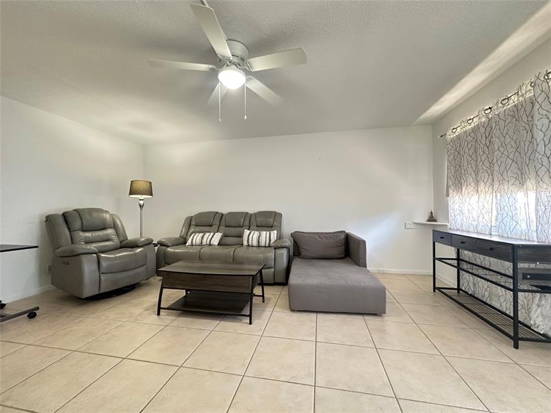 Image 4 of 80 For 85 Ventnor E  85