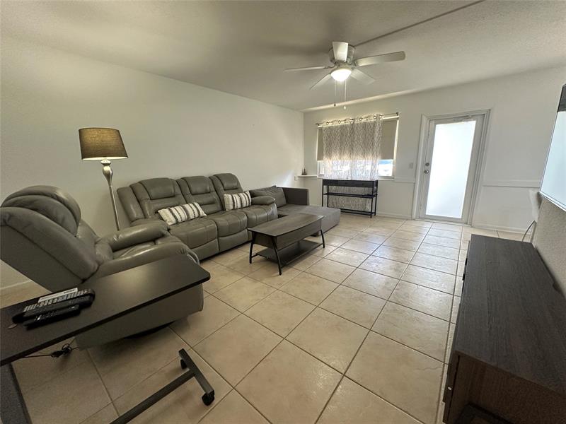 Image 5 of 80 For 85 Ventnor E  85