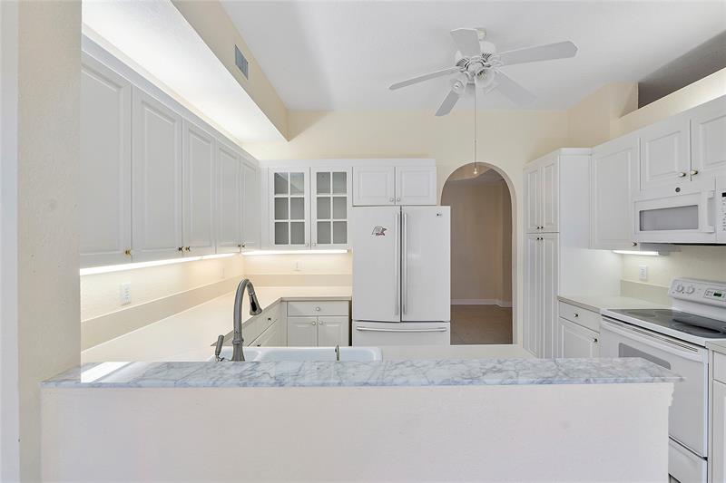 Image 11 of 28 For 7919 Exeter Blvd  102