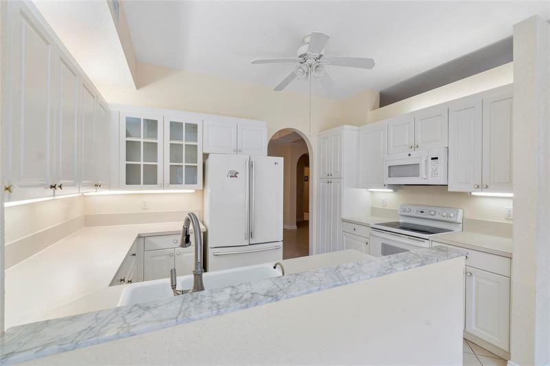 Image 13 of 28 For 7919 Exeter Blvd  102