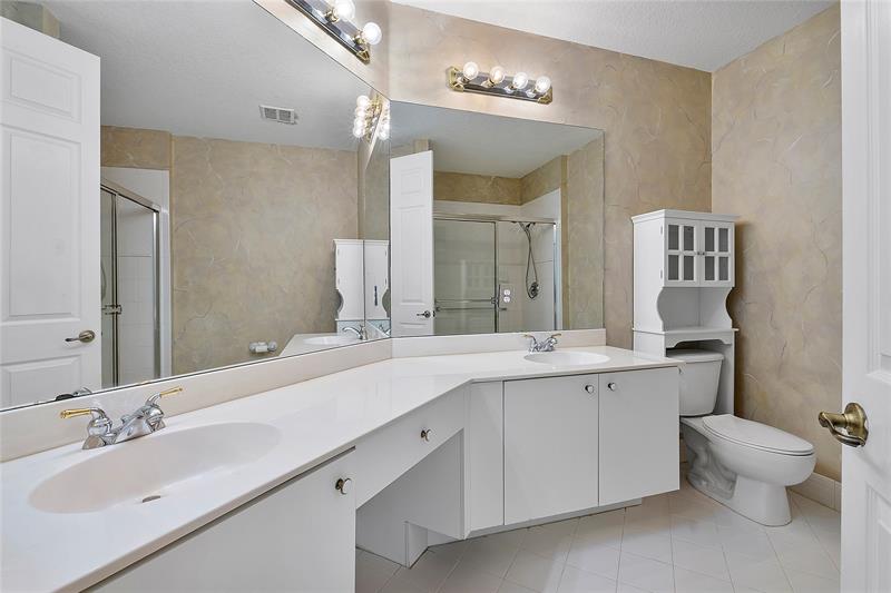 Image 16 of 28 For 7919 Exeter Blvd  102