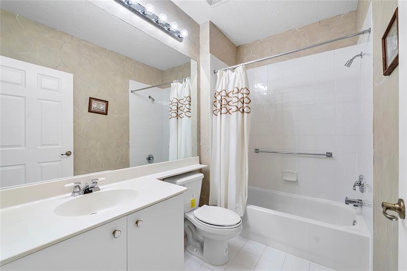 Image 23 of 28 For 7919 Exeter Blvd  102